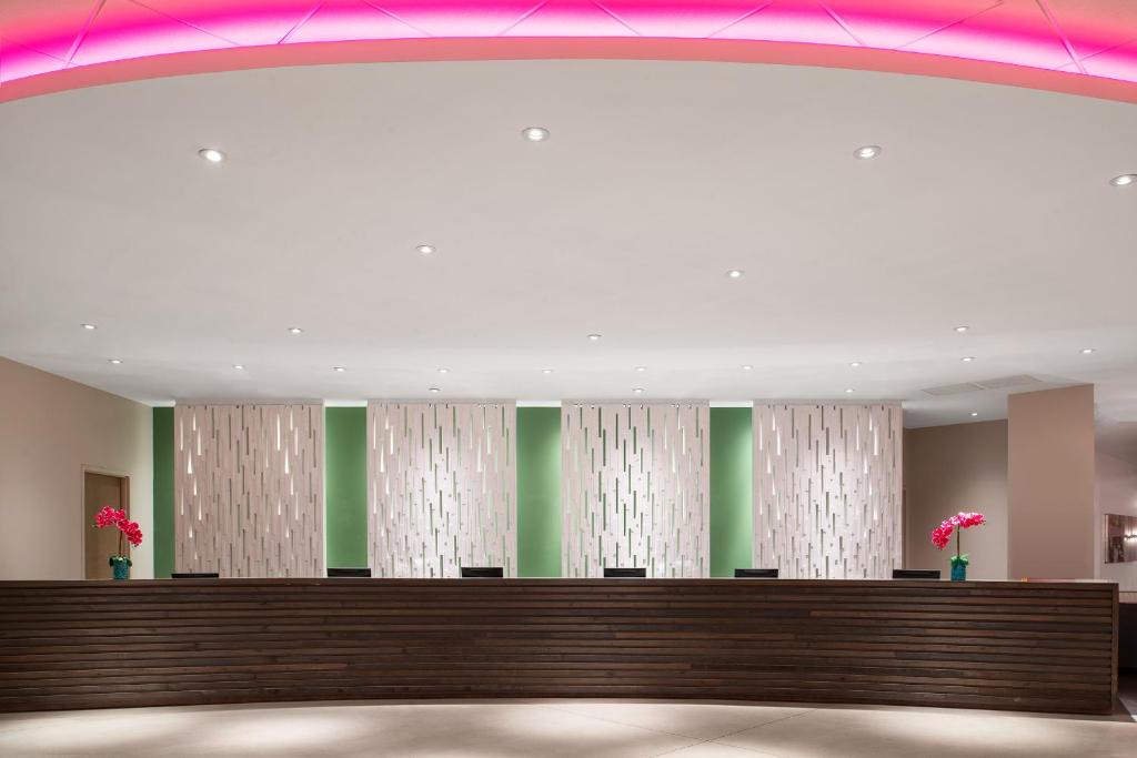 Avanti Palms Resort And Conference Center - image 6