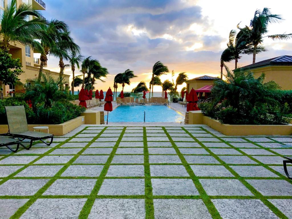 Palm Beach Singer Island Resort & Spa Luxury Suites - image 4