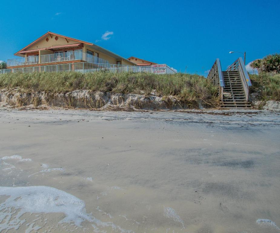 Ocean Beach Club - image 5