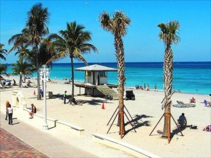 Hollywood Beach Tower by Capital Vacations - image 3