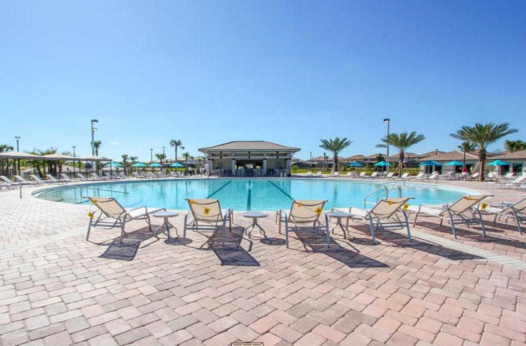 Fantastic Golf Resort with a Movie Theater and Huge Clubhouse and Restaurant - image 6