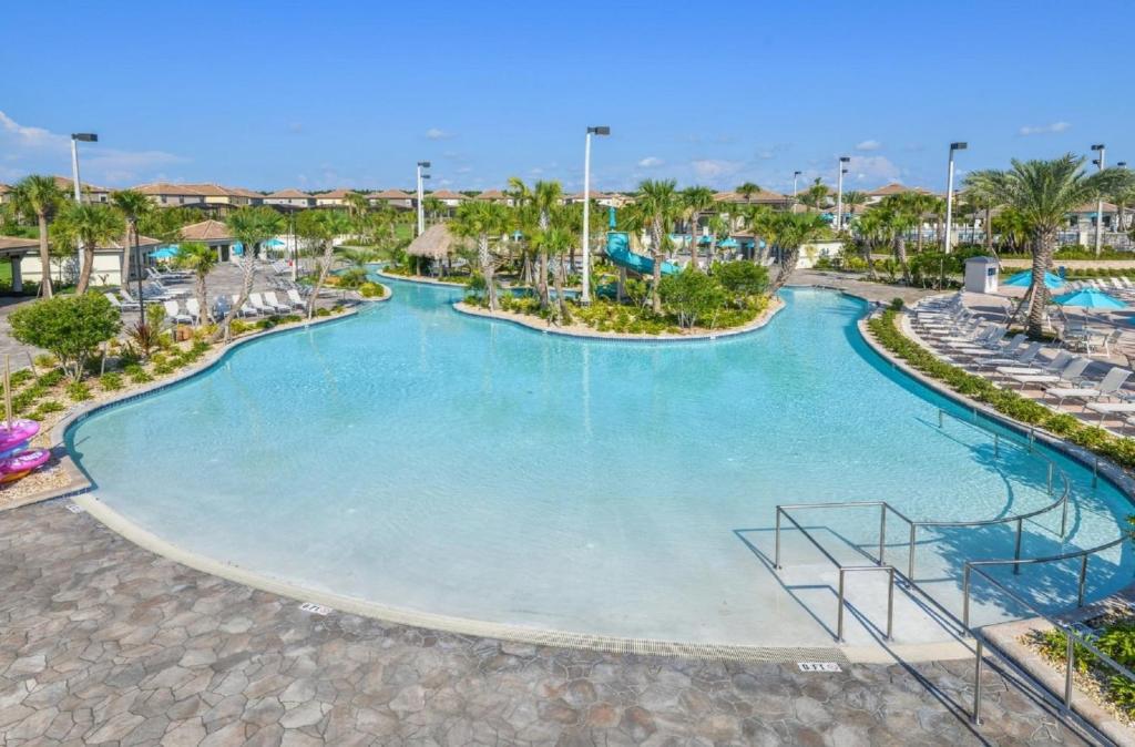 Fantastic Golf Resort with a Movie Theater and Huge Clubhouse and Restaurant - image 7