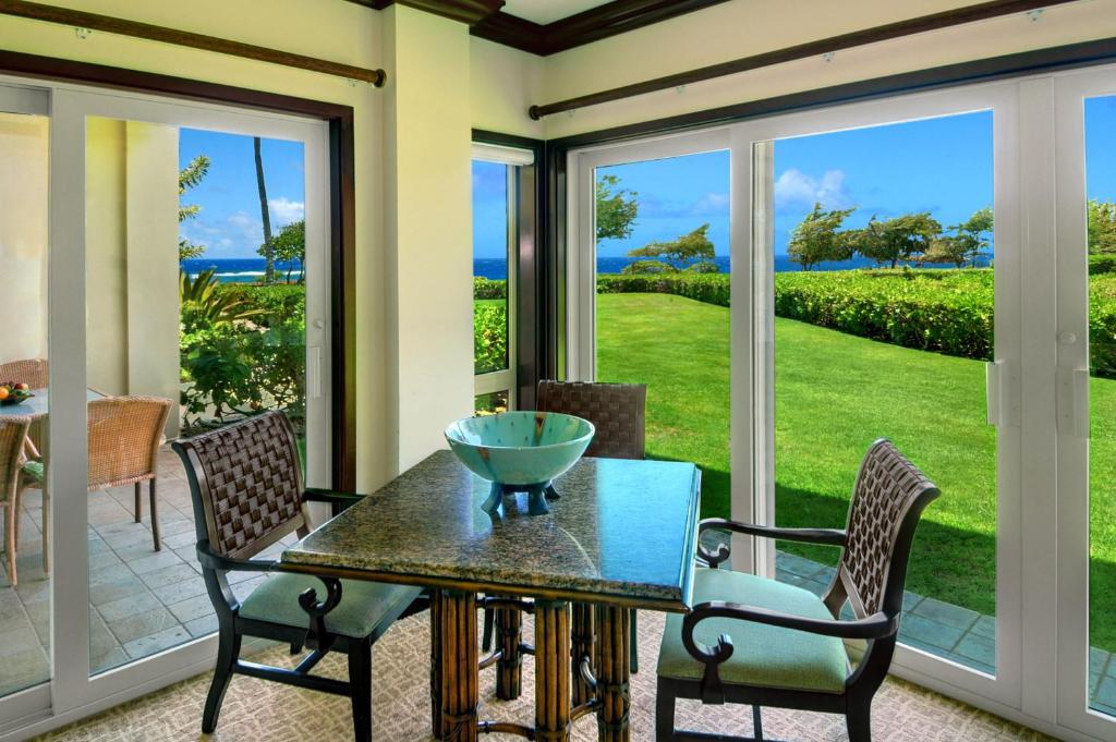 Waipouli Beach Resort Exquisite Ocean Front Condo in Oceanfront H Building Sleeps 8 AC Pool - main image