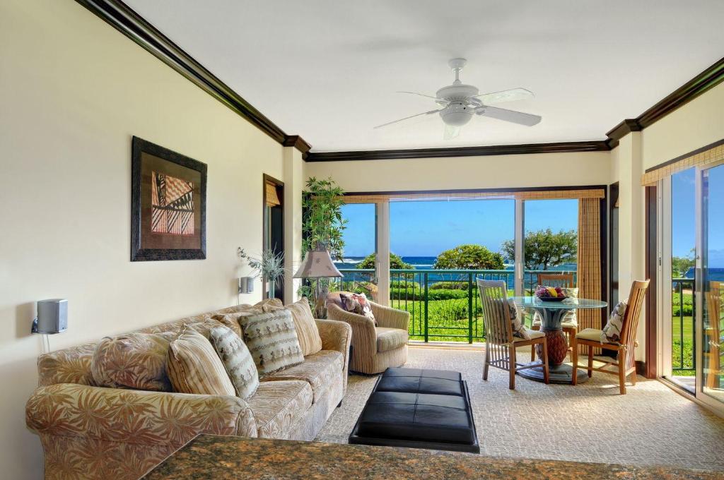 Waipouli Beach Resort Spectacular Luxury Oceanfront Condo Sleeps 8 AC Pool - image 3