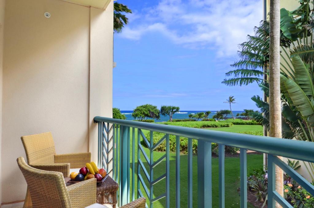 Waipouli Beach Resort Beautiful Ocean View Condo in Coveted Oceanfront H Building! AC Pool - main image