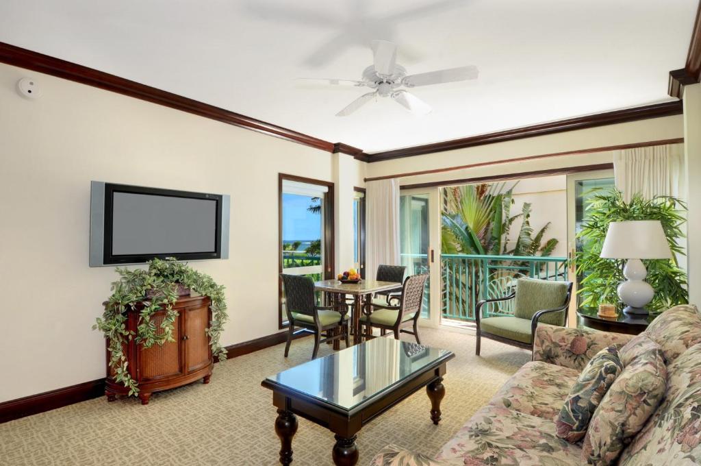 Waipouli Beach Resort Beautiful Ocean View Condo in Coveted Oceanfront H Building! AC Pool - image 6