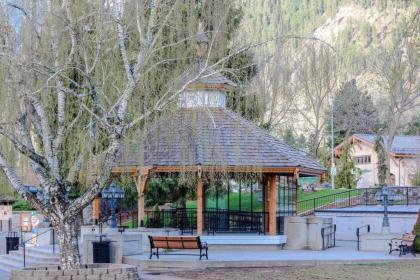 Icicle Village Resort 402: Juniper Studio - image 16