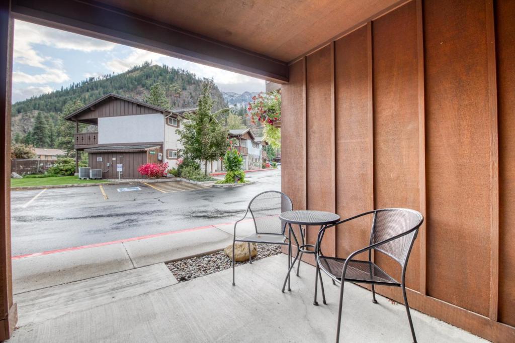 Icicle Village Resort 402: Juniper Studio - image 7