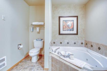 Icicle Village Resort 402: Juniper Studio - image 8