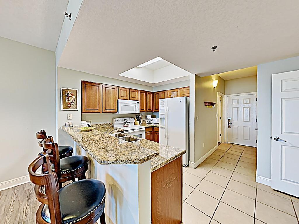 New Listing! Gulf-View Resort with Pool Golf & Gym condo - image 6