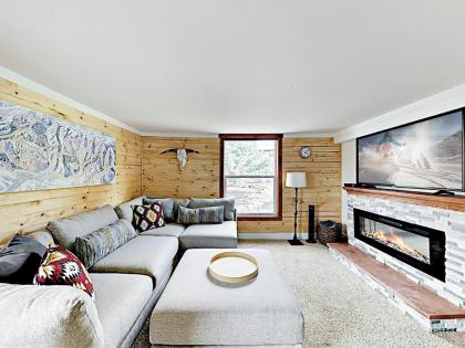New Listing! Ski Haven - Walk To Resort Base Condo