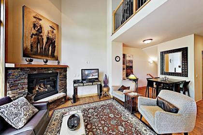 Downtown Getaway With Private Garage - Near Ski Resort Townhouse