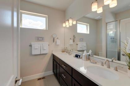 New Downtown Luxury Chalet #135 Near Resort - FREE Activities Daily WiFi & Shuttle - image 6