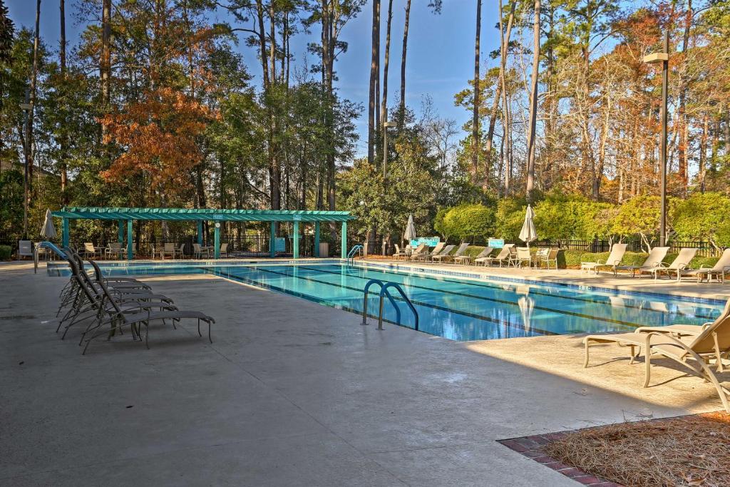 Resort Condo with Porch -1 mi from North Myrtle Beach - main image