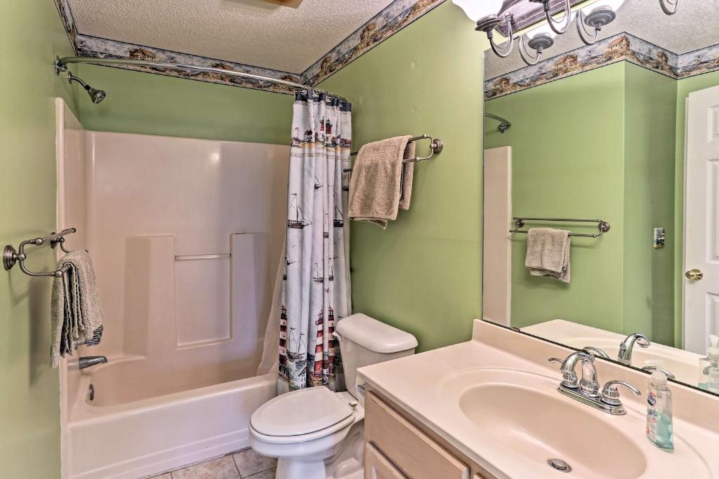 Southport Resort Condo with BalconyPool and Beach Access - image 3