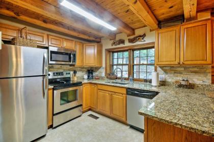 Family-Friendly Massanutten Log Home with Views! - image 10