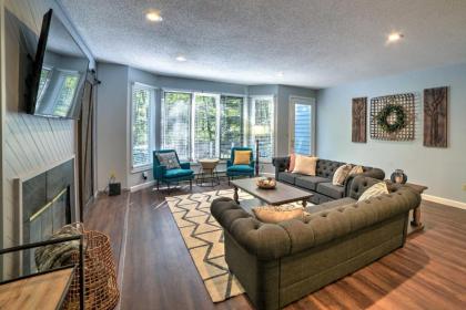 Updated Condo with Deck - 1 Mi to Wintergreen Resort