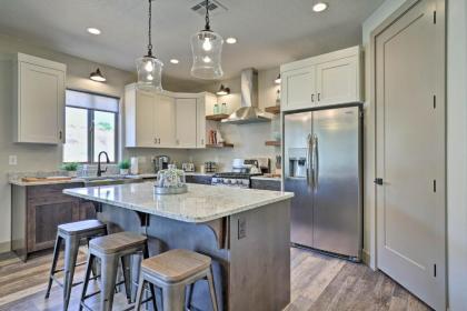 Kanab Home with Resort Amenities - Drive to Zion! - image 12