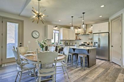 Kanab Home with Resort Amenities - Drive to Zion! - image 3