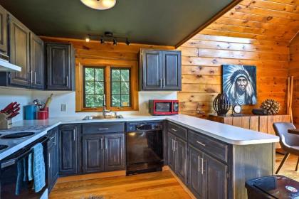 Catskill Chalet Cabin about 3 Mi from Belleayre Resort! - image 8