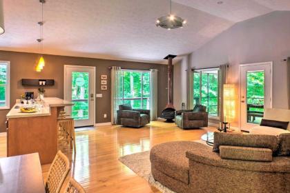 Resort-Style Home on Tims Ford Lake Steps to Dock - image 13