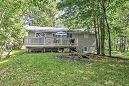 Pocono Lake Resort Home with BBQ and Lake Access!