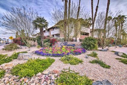 Chic Palm Springs Resort Condo with 2 Balconies - image 11