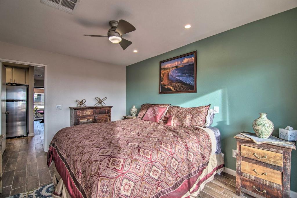 Chic Palm Springs Resort Condo with 2 Balconies - image 5