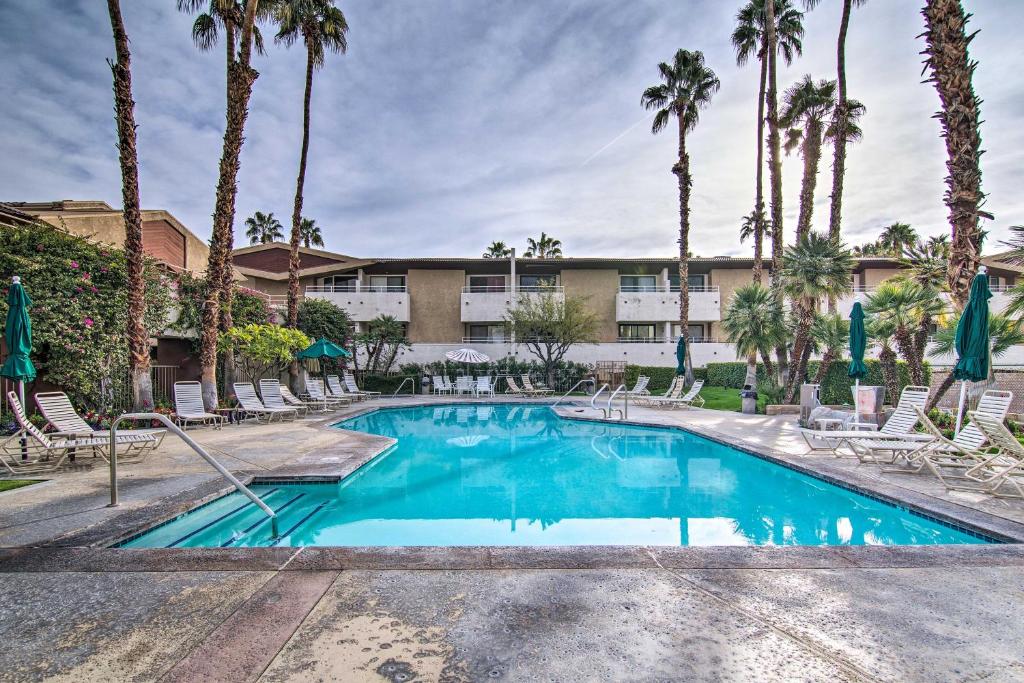 Chic Palm Springs Resort Condo with 2 Balconies - image 7