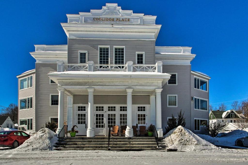 Lincoln Condo with Mtn Views 2 Miles to Ski Resort! - image 2