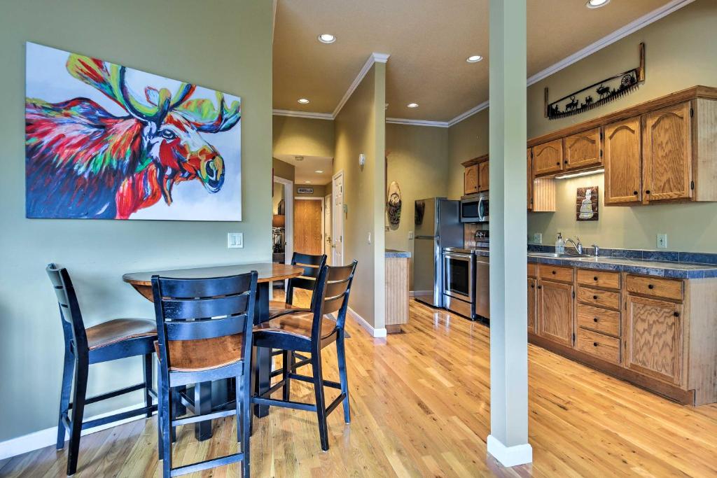 Lincoln Condo with Mtn Views 2 Miles to Ski Resort! - image 3
