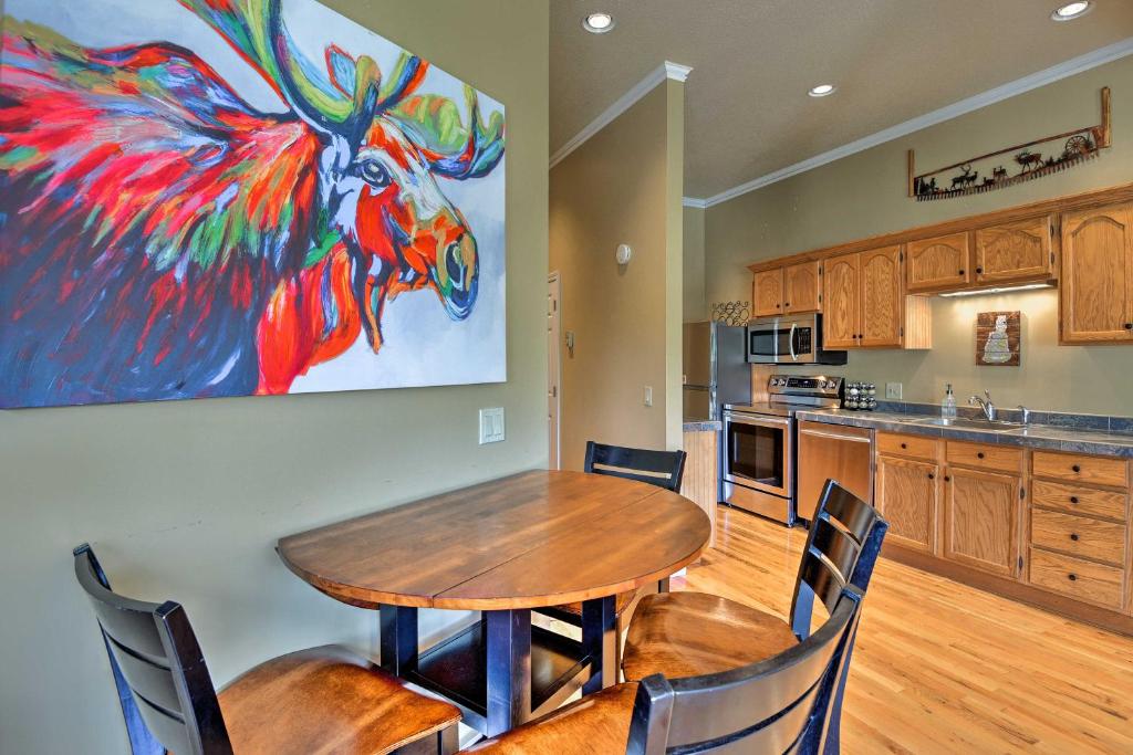 Lincoln Condo with Mtn Views 2 Miles to Ski Resort! - image 7