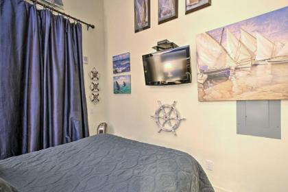 28th-Floor Resort Condo with Balcony and Ocean Views - image 17