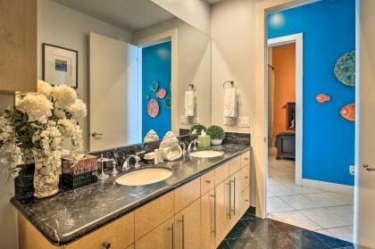 28th-Floor Resort Condo with Balcony and Ocean Views - image 18