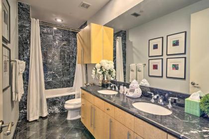 28th-Floor Resort Condo with Balcony and Ocean Views - image 3