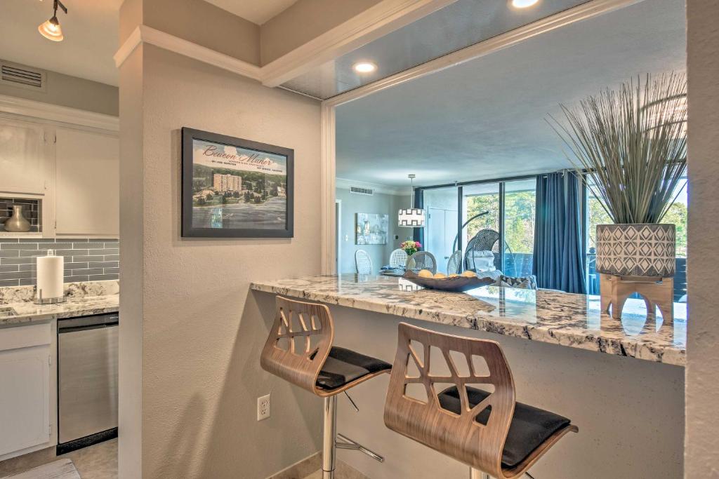 Stylish Resort Condo with Boat Slip on Lake Hamilton! - image 3
