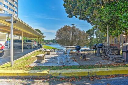 Stylish Resort Condo with Boat Slip on Lake Hamilton! - image 4