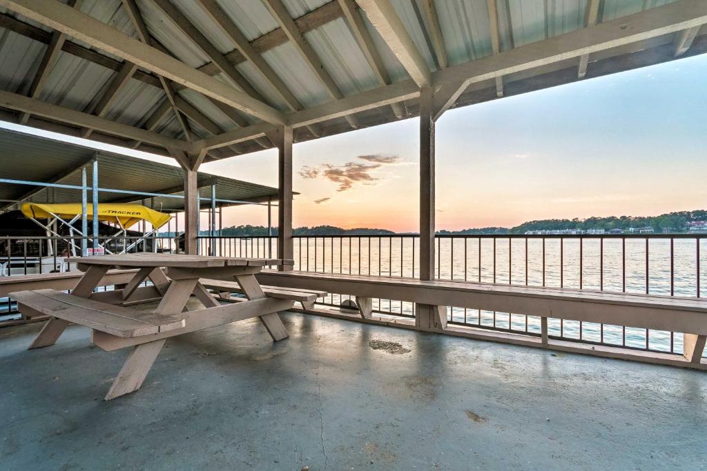 Sunset-View Resort Condo on Lake Hamilton! - image 4