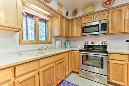 Central Pinetop Getaway Golf Hike and Ski Nearby! - image 15