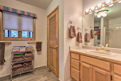 Central Pinetop Getaway Golf Hike and Ski Nearby! - image 16