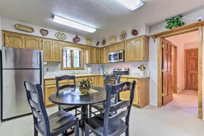 Central Pinetop Getaway Golf Hike and Ski Nearby! - image 18
