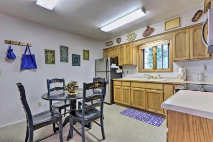 Central Pinetop Getaway Golf Hike and Ski Nearby! - image 8
