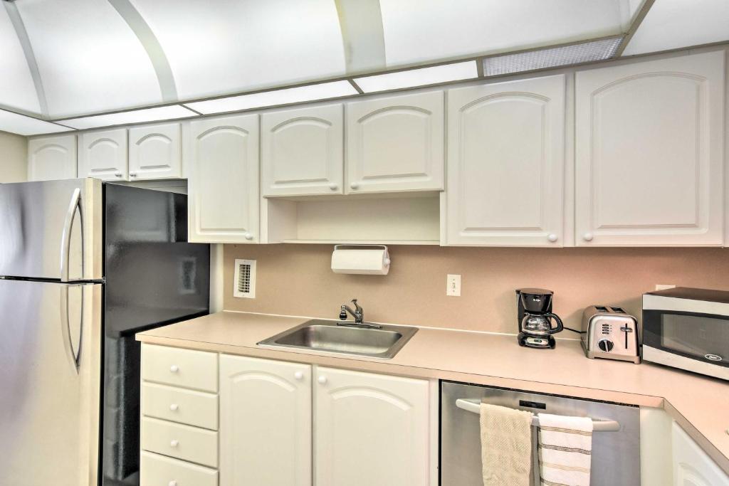 Hollywood Beachfront Condo with Resort Amenities! - image 4