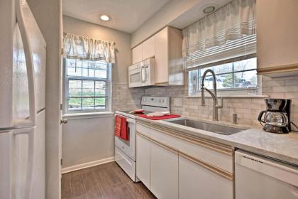 Updated Condo 3 Mi to Branson Landing Resort Pool - image 2