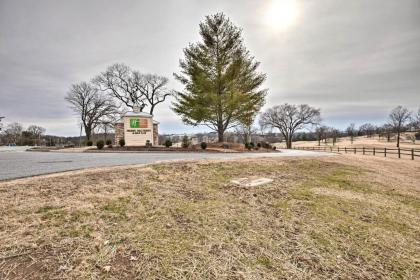 Updated Condo 3 Mi to Branson Landing Resort Pool - image 3