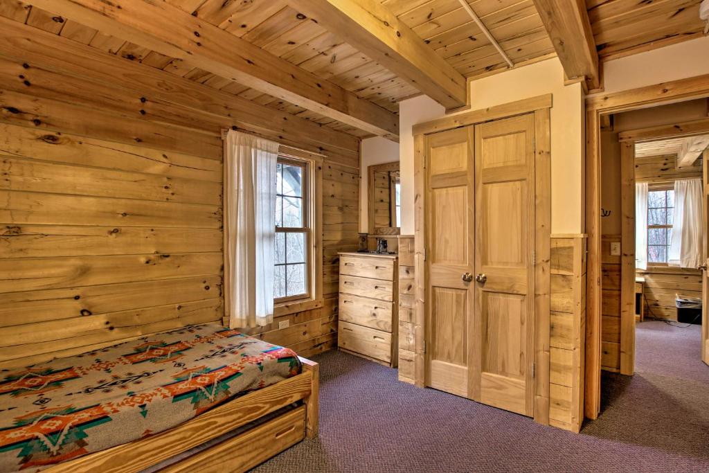 Cozy Retreat with Porch and Double JJ Resort Access! - image 3