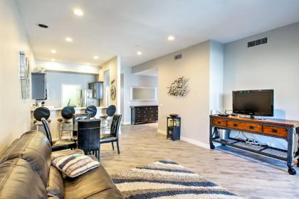 Sleek Scottsdale Condo Balcony and Resort Amenities - image 15