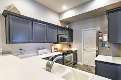 Sleek Scottsdale Condo Balcony and Resort Amenities - image 20
