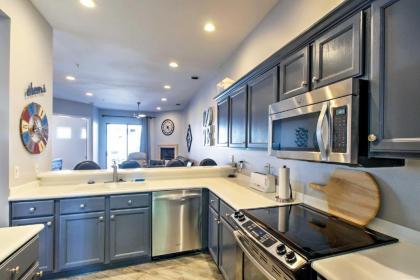 Sleek Scottsdale Condo Balcony and Resort Amenities - image 3