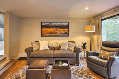 Chic Breckenridge Condo with New Luxe Furnishings! - image 18